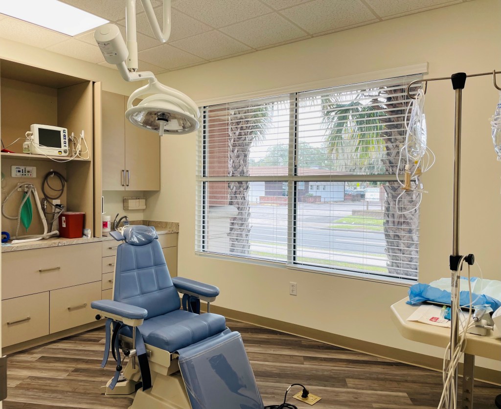 Oral Surgeon | Oral Surgery | Dental Implants | Wisdom Teeth | Plant City  33563